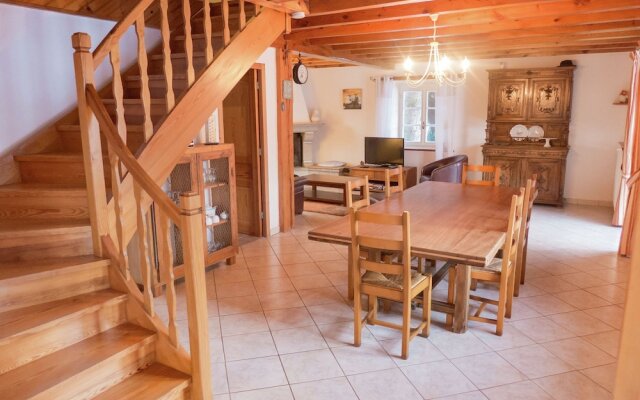 Beautiful Holiday Home in Saugues near Forest