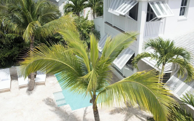 Beachfront Bliss: Luxury Dunmore Town Home With Pool