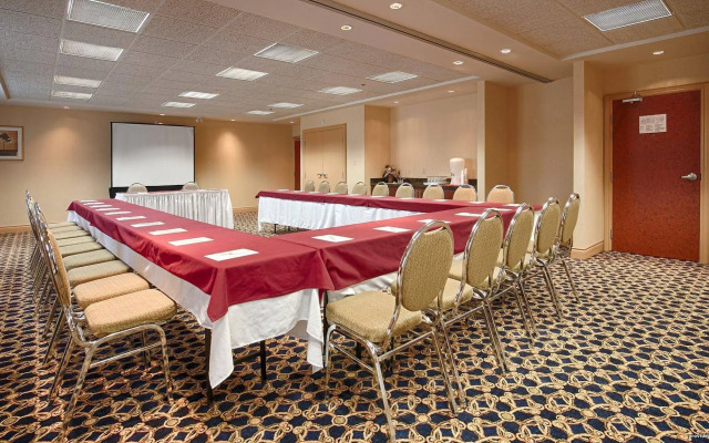 Best Western Plus Burlington Inn & Suites