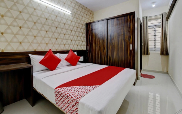 Varcity Pearl by OYO Rooms
