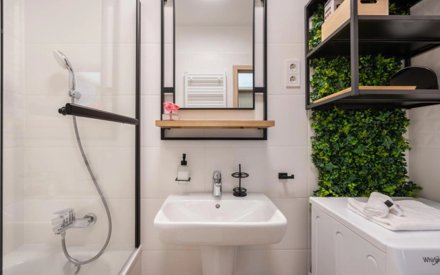 WestSide River Apartment