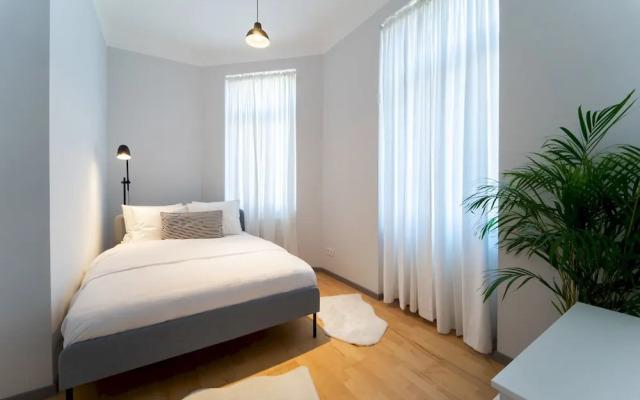 Beautiful and Sunny 2bdr Apartment