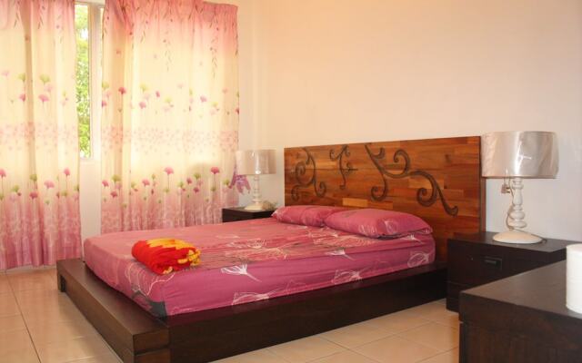 Teratai Homestay Taman Kinrara 2