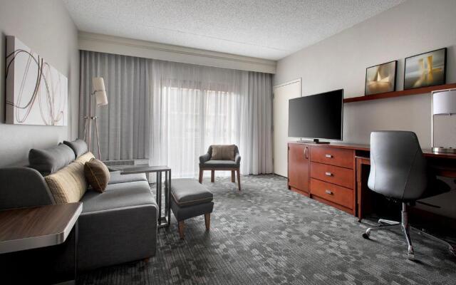 Courtyard by Marriott Lincroft Red Bank