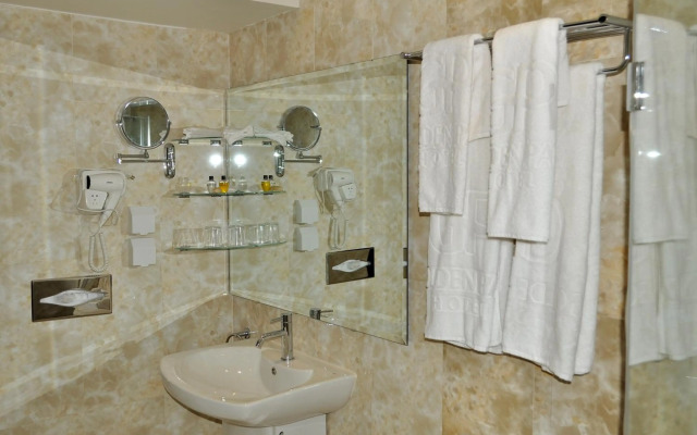 Golden Park Hotel
