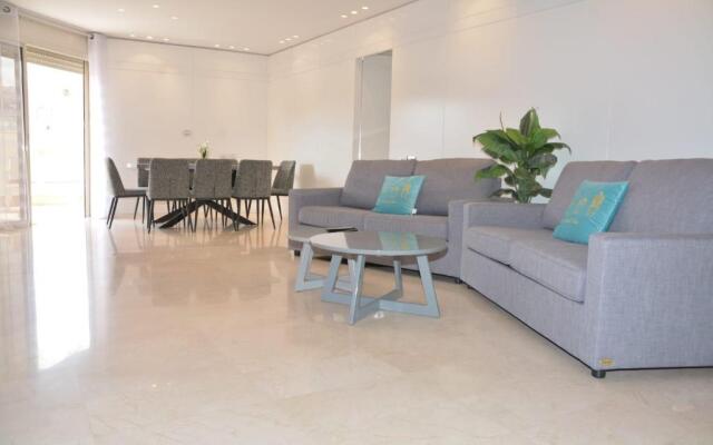 Renovated 3 Bedroom - Residence with Pool next the Beach