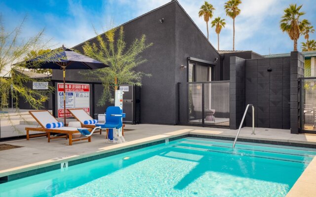 Blackhaus Suites by AvantStay – Modern Comfort in Downtown Palm Springs