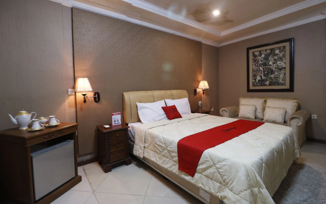 RedDoorz Plus @ Jalan Dharmawangsa