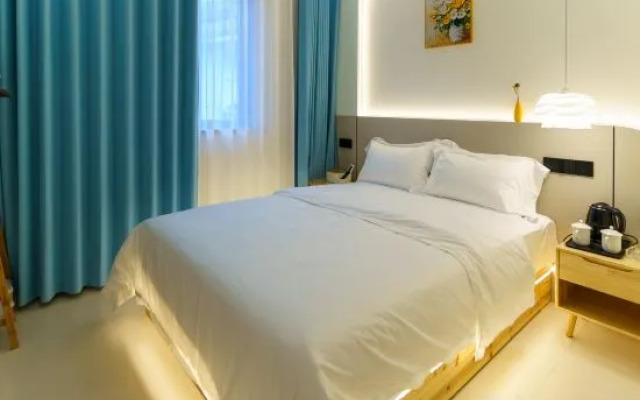Yilu Homestay (Huangling Scenic Area Branch)