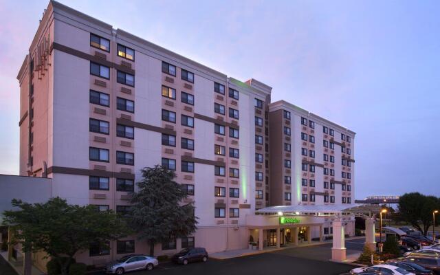 Hampton Inn Newark Airport