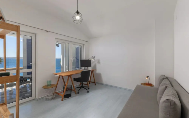 Holiday Home Seafront Escape