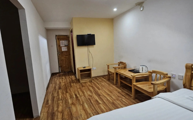 Land Hotel