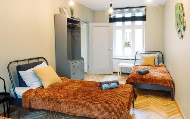 ELVIS apartment/11 beds/6 bedrooms/Riga Old Town