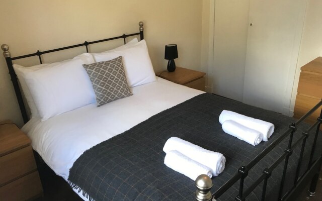 Crags View Apartment