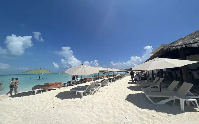 Cuxos Hotel Beachfront