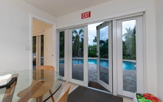 Stunning & Private 5 BDR Canal-front Home w/ Pool!