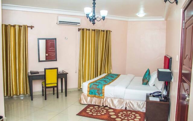 Royal Crest Hotel & Suites
