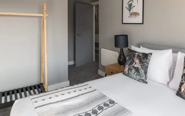Host Stay Monarchs Quay