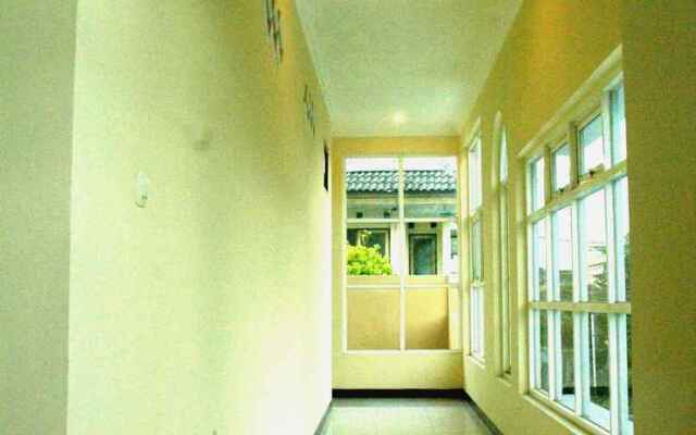 OYO 3810 D'yolland Exclusive Kost & Guesthouse Syariah