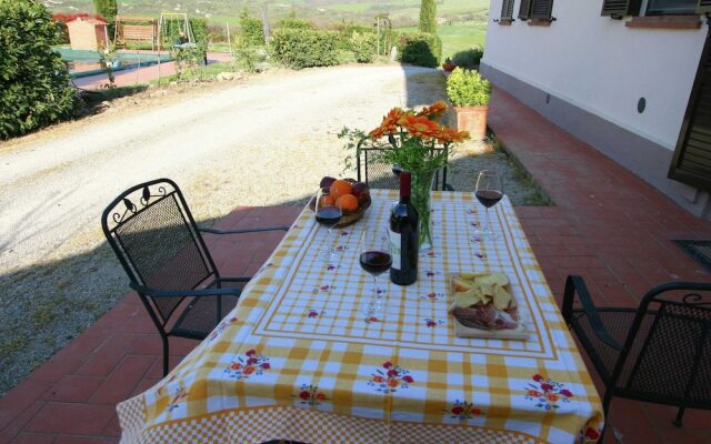 Modern Farmhouse in Pienza With Pool
