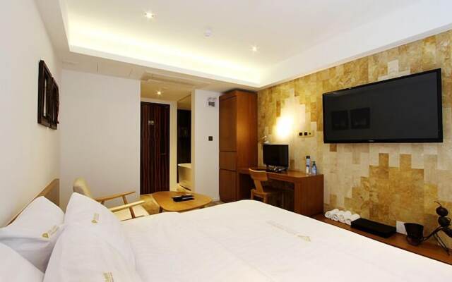 Rich Diamond Hotel