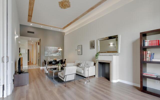 Condal in Barcelona with 3 bedrooms and 2 bathrooms