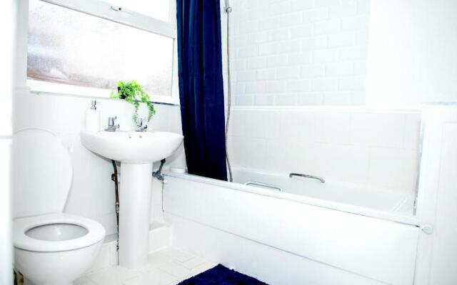 Lovely 3-bed House in Dartford