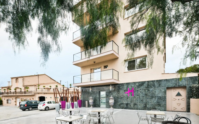 Hotel H