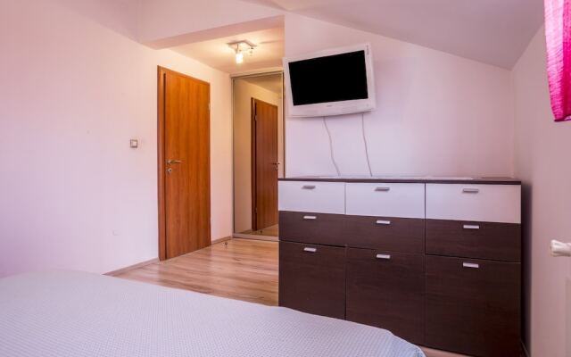 Luxury Spacious apt Near Znjan Beach w sea View