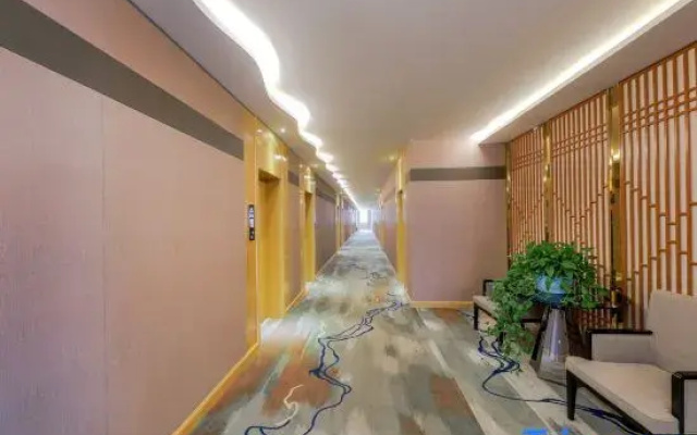 Silk Road Ruihua Hotel (Zhangye West High-Speed Railway Station)