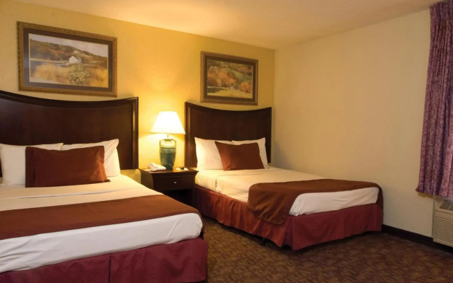 Lamplighter Inn & Suites - South