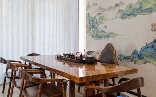 Longgang Hongmao Film Hotel