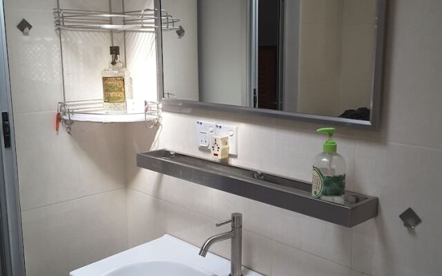 At Penny's Place - Hostel, Caters to Women