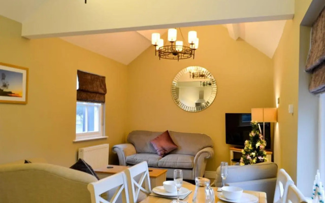 Llys Celyn - Holly Farm