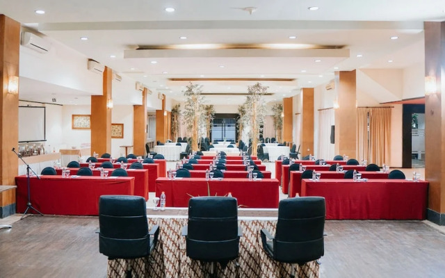 Tuwuh Hotel at Kayutangan