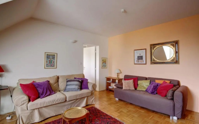 Large T2 with view of the Château d'Amboise