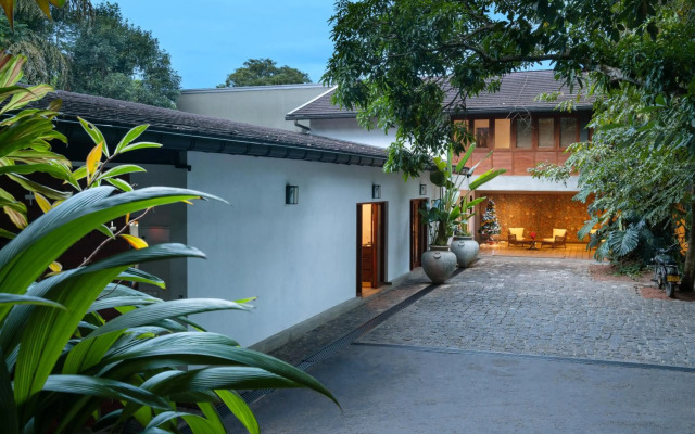 Kings Pavilion Hotel
