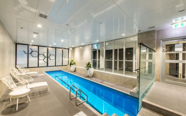 JHT  2 BRM apartment Skytower Sea view