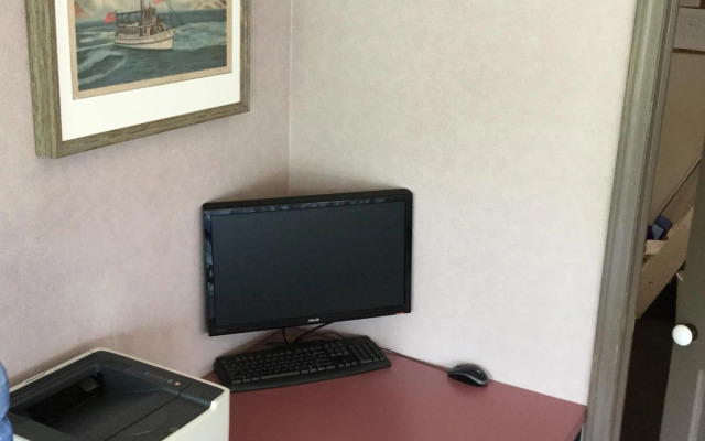 Econo Lodge South