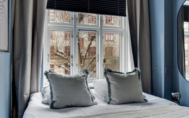 Sanders Promenade - Chic 2-bdr Apt w Water View