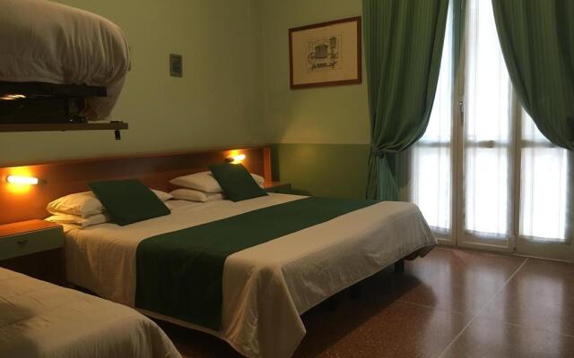 Hotel Glory