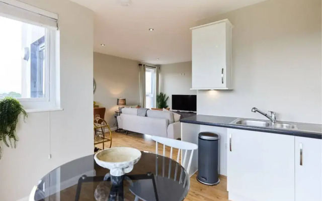 The Enfield Sanctuary - Modern 1bdr Flat With Balcony