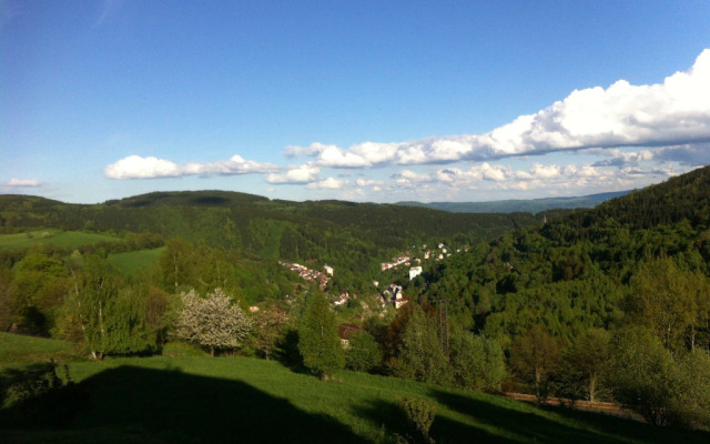 Peaceful villa in the hills of Jachymov near spas