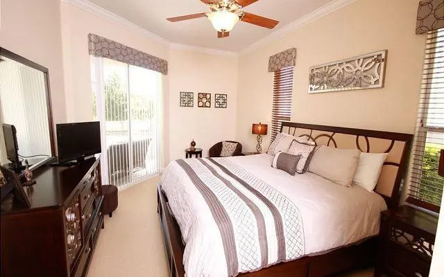 Gathering Drive House 7540