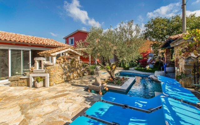 Stunning Home in Izola with Outdoor Swimming Pool, Hot Tub & 5 Bedrooms
