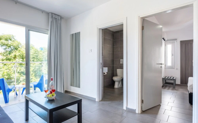 Rio Gardens - Cute 1-bdr Apt w Balcony