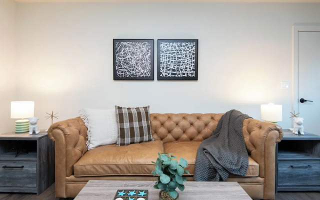 Wonderful 2-BR Apt Near Dodger