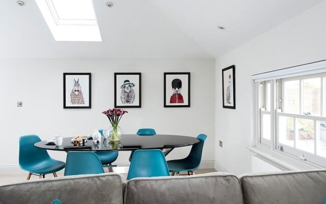 Bright 1BR flat in West London