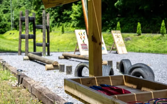 Group Getaway, Modern Cabins Sleep 16, Gatlinburg