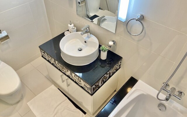 SuperHost - High-rise Chic Apt With Incredible Skyline Views